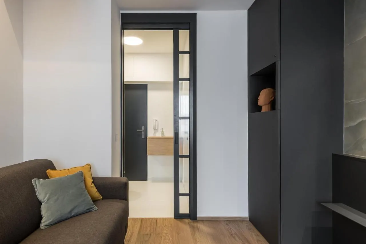Fully Renovated Stylish Duplex In A Convenient Location Apartment Prague